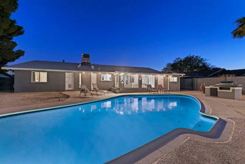 Melrose Paradise House | Amazing Home! With Free Large Private Heated Pool