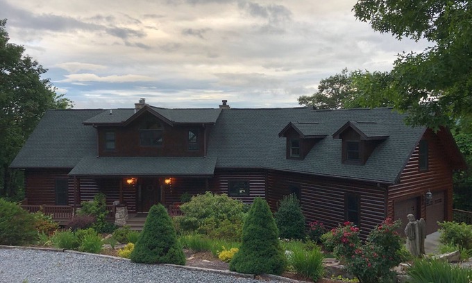 Pisgah Forest House | Amazing Mountain Views - 5 Bedrooms. 4.5 bathrooms
