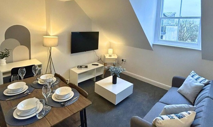 Gloucester Apartment | Amazing New Loft Apartment Ideally Located