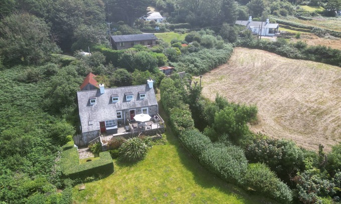 Rhyd-y-clafdy Cottage | Amazing sea views Set in 7 acres of fields Dog friendly On the welsh coast path.