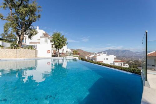 Ojen Apartment | Amazing views and pool at Mairena Forest RDR362