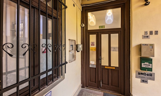 Inner City Budapest Apartment | Amber Gardenview Studios