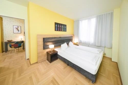 West Berlin Centre Apartment | AMC Apartments Bundesallee