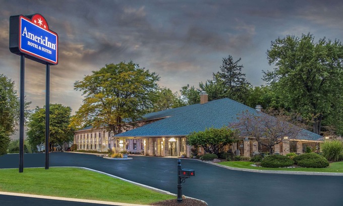 Delafield Hotel | AmericInn by Wyndham Delafield