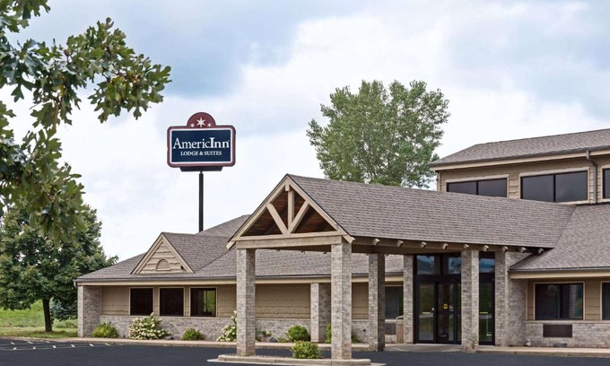 Tomah Hotel | AmericInn by Wyndham Tomah