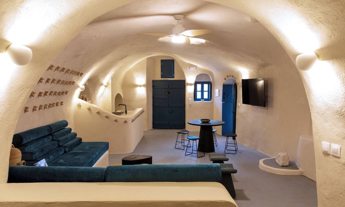 Finikia Villa | Amphora Villas Oia Santorini