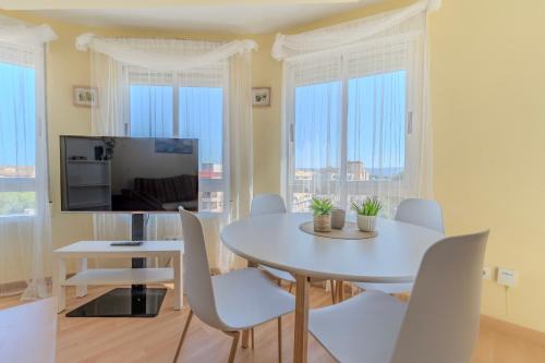 Venecia Apartment | Amplio piso de 100m2 con 3 hab, wifi rápido, AC