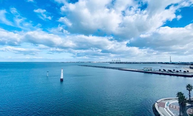 Port Melbourne Apartment | Amzing Ocean View Spacious Three Bedrooms Apartment Port Melbourne