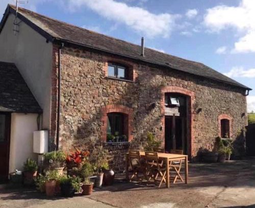 Broadwoodkelly House | An Old Granary Sleeps 4 - Private Hot Tub Rural