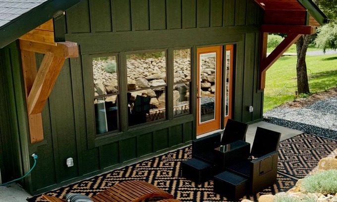 Rockbridge Baths Cabin | An Upscale Charming Couples Escape! Autumn Getaway with Hot Tub & Fire Pit !