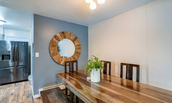 Rogers Park Apartment | Anchorage Home ~ 7 Mi to Chugach State Park!
