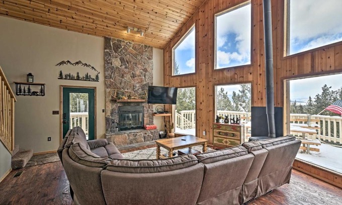 Angel Fire House | Angel Fire Family Cabin Less Than 1 Mi to Resort and Hiking
