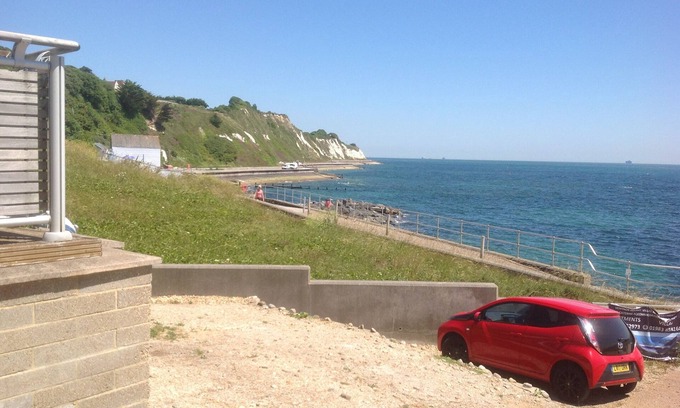 Ventnor Ski Chalet | ANGELS CORNER: AMAZING SEA VIEW, AMENITIES IN WALKING DISTANCE: BEACH/TOWN