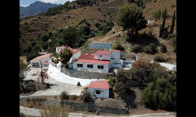 Almunecar House | Anju, oasis of silence, mountains and sea. Enjoy the jacuzzi.