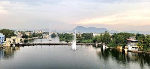 Lake Swaroop Sagar House | Antariksh