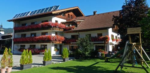Tannheim House | Apart & Pension Wassermann inklusive Sommerbergbahnticket