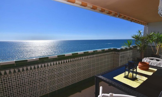 Benalmadena Apartment | Apartamento en Playa Semi-Privada