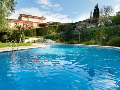 Llanca Apartment | Apartamento luminoso con jardín, piscina comunitaria y cerca de la playa en Llançà. - ES-228-41