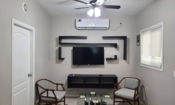 Roatan Apartment | Apartamento + SUV Incluida, a 2 Minutos de la Playa!