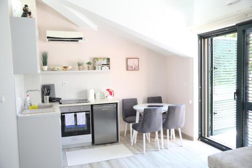 Skaljari Apartment | Apartmani Dijana 2