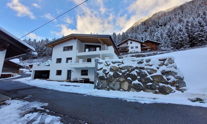 Sankt Leonhard im Pitztal Apartment | Apartment in Pitztal near Ski Glacier
