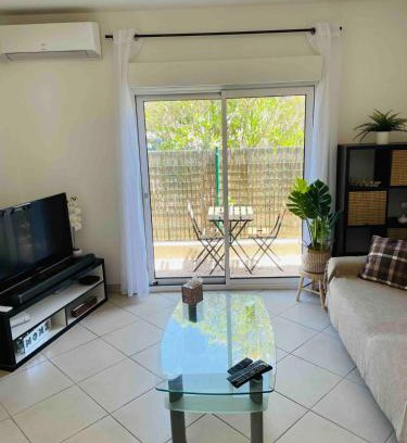 Giens Apartment | Apartment 2 steps from Bergerie Beach!