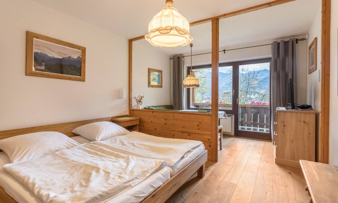 Unterschonau Apartment | Apartment "3 Apartment mit Gartenblick" with Mountain View, Private Balcony & Wi-Fi