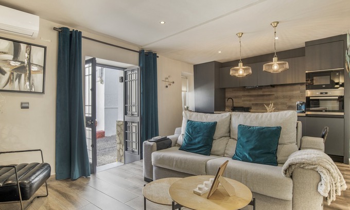 Ubrique Apartment | Apartment 'Alvarado Loft' with Mountain View, Wi-Fi and Air Conditioning