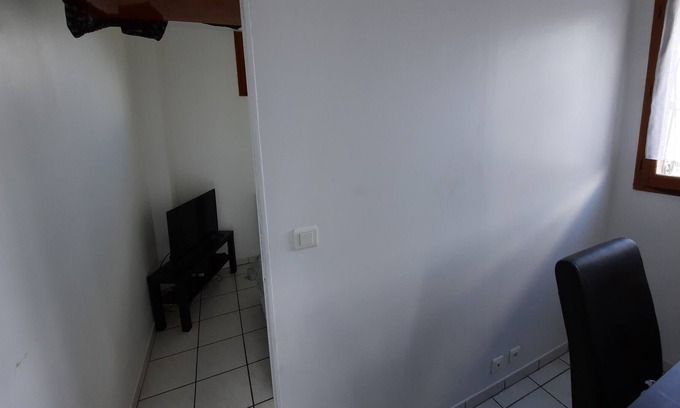Maubeuge Apartment | Apartment-Apartment-Ensuite with Bath