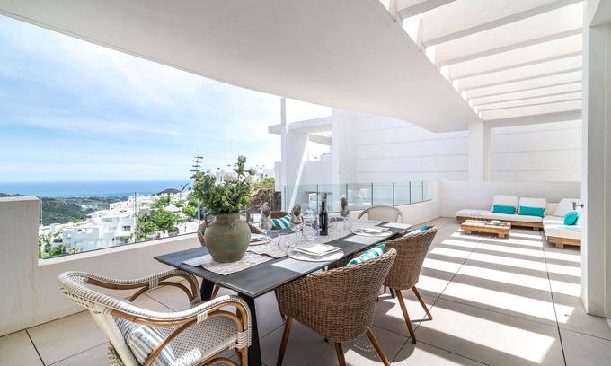 Ojen Apartment | Apartment 'Avec Vues Sur Marbella' with Sea View, Wi-Fi and Air Conditioning