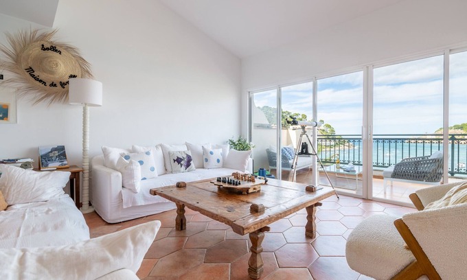 Puerto de Soller Apartment | Apartment 'Beachfront Port De Soller' with Private Terrace, Wi-Fi and Air Conditioning