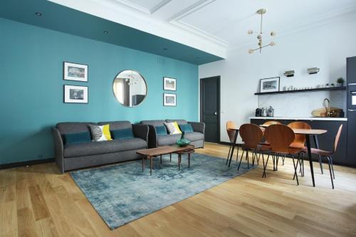 Faubourg Saint-Germain Apartment | Apartment Champ de Mars - Tour Eiffel by Studio prestige
