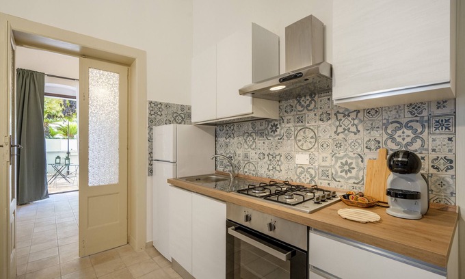 Rutigliano Apartment | Apartment 'Dimora Di Bacco' with Shared Terrace, Wi-Fi and Air Conditioning