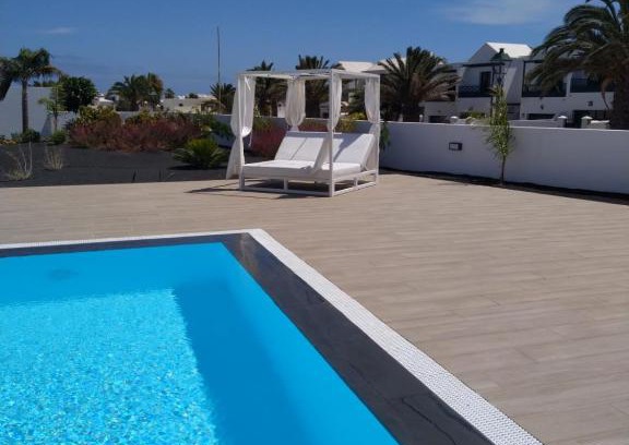 Costa Teguise Apartment | Apartment El Sueño - GREAT SEA VIEWS - infinity POOL - free Wifi- smart TV-Residence Senator