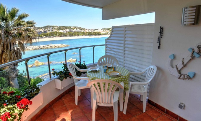 Sant Feliu de Guixols Apartment | Apartment 2-3 pax sea view in Sant Feliu de Guíxols