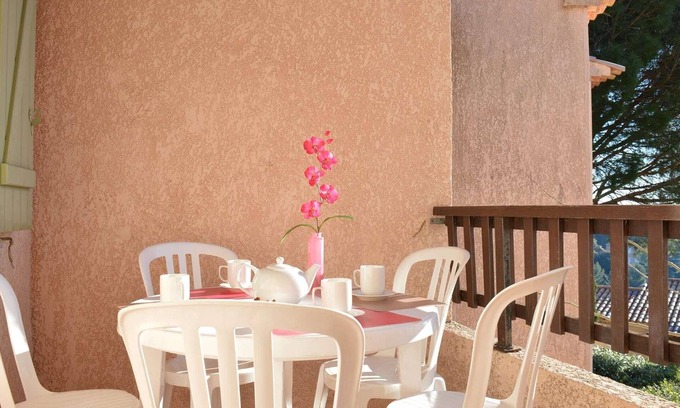 Les Issambres Apartment | Apartment for 6 with pool and parking in Les Issambres