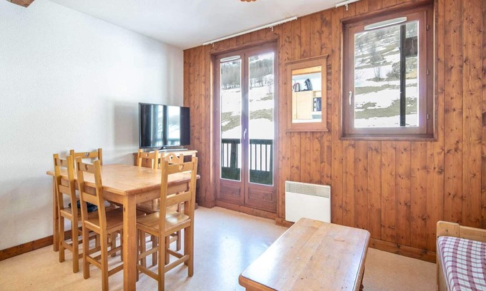 Saint-Sorlin-d'Arves Apartment | Apartment in Saint-Sorlin near Ski Resort