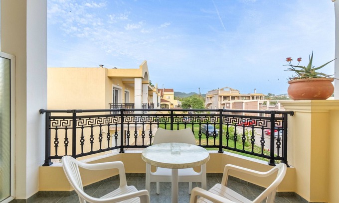 Agios Stefanos Avliotes Apartment | Apartment In A Hotel 'Kosmos Studio 6' with Shared Terrace, Wi-Fi and Air Conditioning