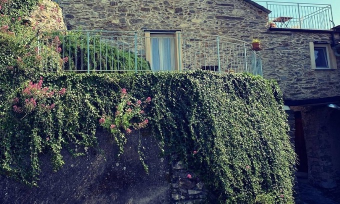 Ubaghetta Costa House | Apartment in a quiet rustico close to the beaches