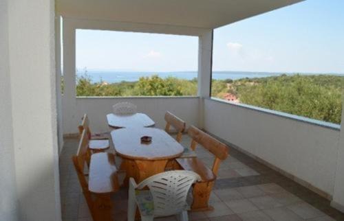 Lun Apartment | Apartment in Lun with sea view, terrace, air conditioning, Wi-Fi (4829-1)