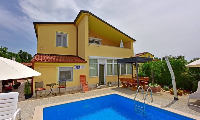 Nova Vas Apartment | Apartment Laura D with shared Pool