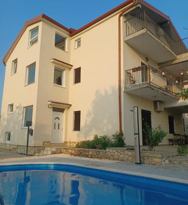 Donje Polje Apartment | Apartment Laura - with PRIVATE swimming pool