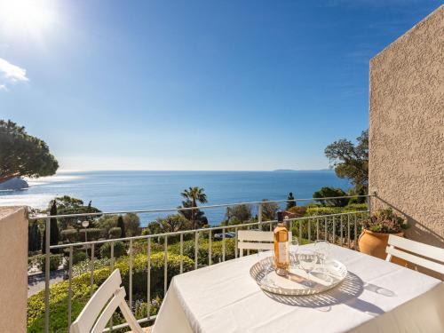 Rayol-Canadel-sur-Mer Apartment | Apartment Le Paradou-4 by Interhome