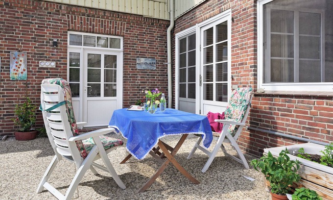 Nordstrand Apartment | Apartment 'Lüttmoor' with Private Terrace, Shared Garden and Wi-Fi