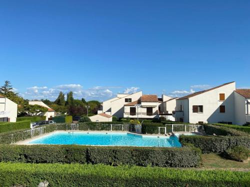 Saint-Palais-sur-Mer Apartment | Apartment Moulin de la Brunette-5 by Interhome
