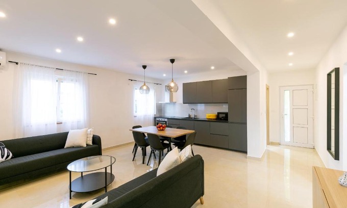 Brna Apartment | Apartment near the beach- Zen 2