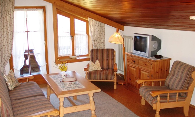 Ettenhausen Apartment | Apartment No. 5 Rauhe Nadel, up to 4 people, 72 sqm, 2 separate bedrooms