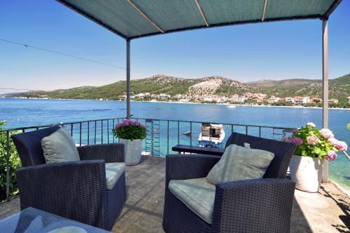 Seget Vranjica Apartment | Apartment on the beach, Zoranka