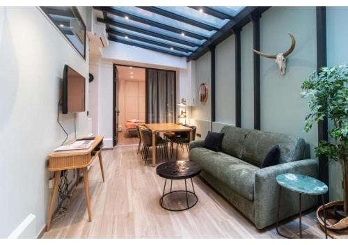Notre-Dame-des-Champs Apartment | Apartment Saint Germain des Près by Studio prestige