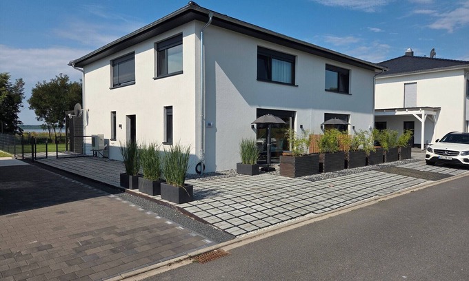 Muldestausee Apartment | Apartment 'Schlossterrassen 8a' with Private Terrace, Shared Garden and Wi-Fi